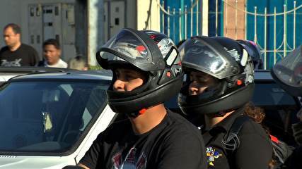 Nova regra: motociclistas podem abrir as viseiras quando parados