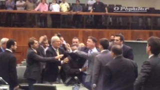 Deputados protagonizam barraco na Assembleia