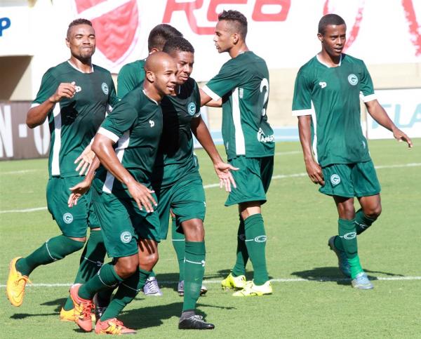 Goiás vence o Vila Nova na estreia no Goianão