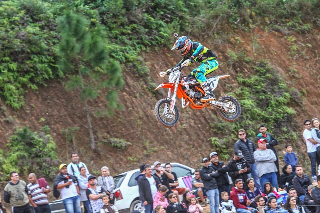 Campeonato Brasileiro de Motocross realiza sexta etapa em Morrinhos (GO)