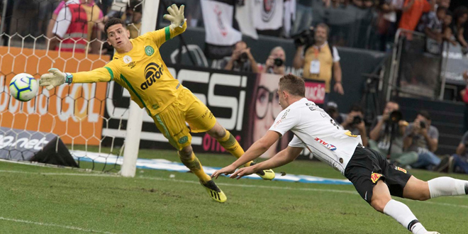 Na estreia do novo manto, Corinthians vence Chapecoense pelo Brasileirão