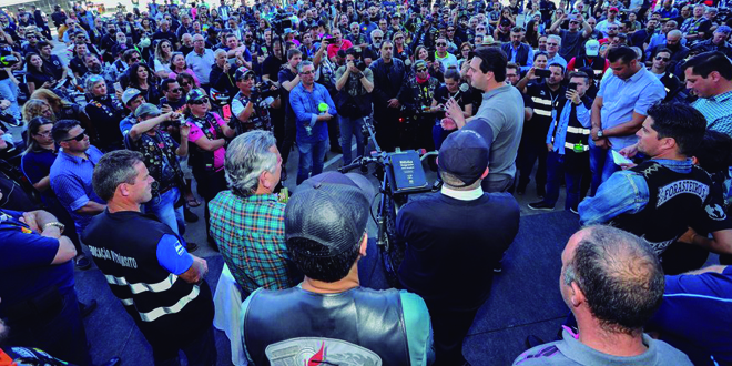 Evento em comemoração ao Dia do Motociclista é sucesso em Curitiba (PR)