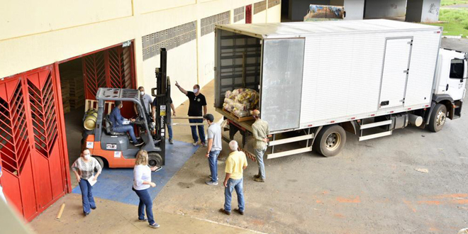 Governo de Goiás inicia distribuição de cestas básicas a municípios do interior