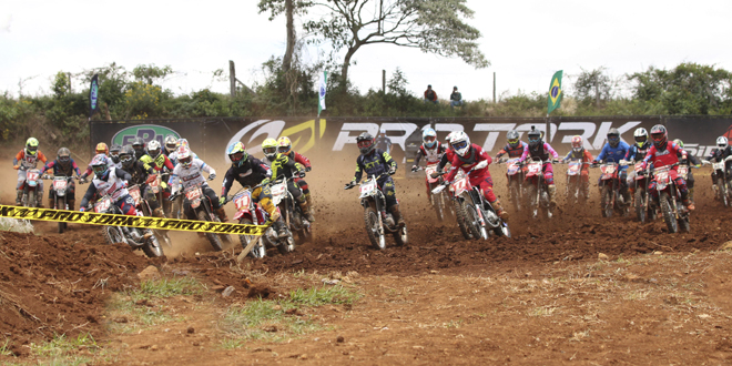 Gate cheio no Brasileiro de Velocross, em Guarapuava (PR)